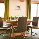 Haus Alpenblick Apartment *