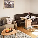 Haus Alpenblick Apartment *